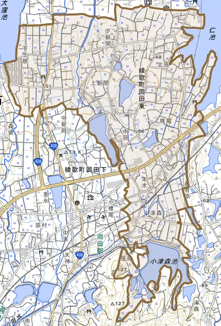 綾歌町岡田東とその周辺の地図。町の範囲を重ねている