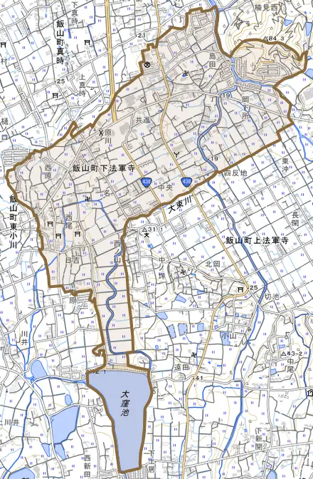 飯山町下法軍寺とその周辺の地図。町の範囲を重ねている