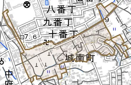 城南町とその周辺の地図。町の範囲を重ねている