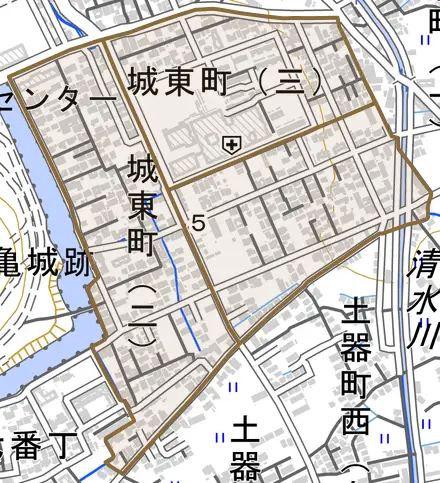 城東町とその周辺の地図。町の範囲を重ねている