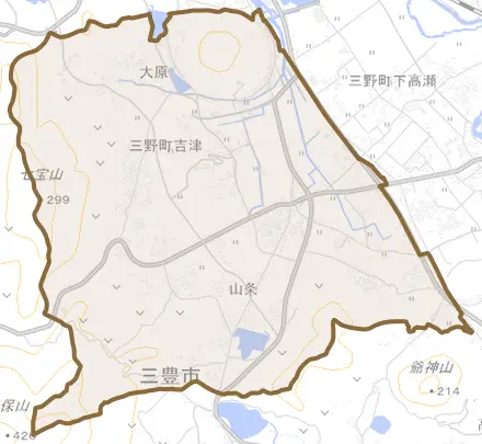 三野町吉津とその周辺の地図。町の範囲を重ねている
