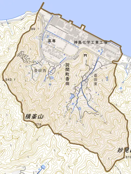 詫間町香田とその周辺の地図。町の範囲を重ねている