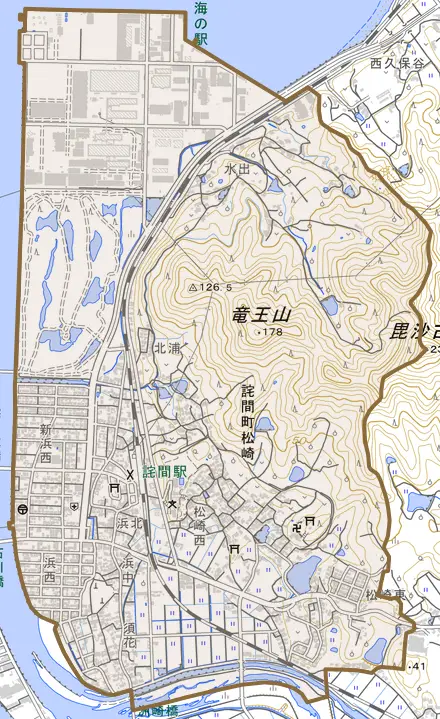 詫間町松崎とその周辺の地図。町の範囲を重ねている