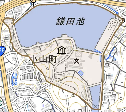 小山町とその周辺の地図。町の範囲を重ねている