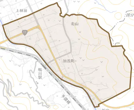 加茂町とその周辺の地図。町の範囲を重ねている