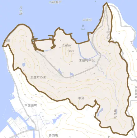 王越町とその周辺の地図。町の範囲を重ねている