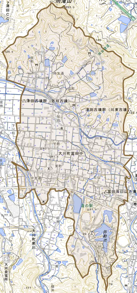大川町富田中とその周辺の地図。町の範囲を重ねている