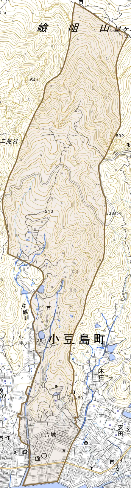 片城とその周辺の地図。町の範囲を重ねている