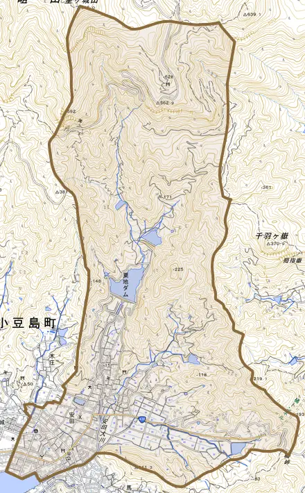 安田とその周辺の地図。町の範囲を重ねている