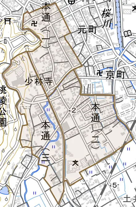 本通とその周辺の地図。町の範囲を重ねている