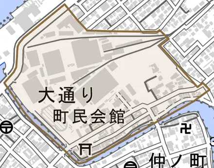 大通りとその周辺の地図。町の範囲を重ねている