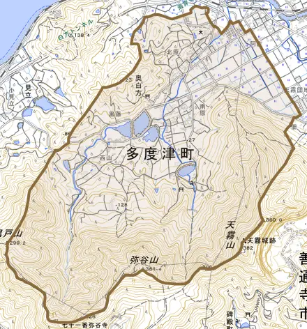 大字奥白方とその周辺の地図。町の範囲を重ねている