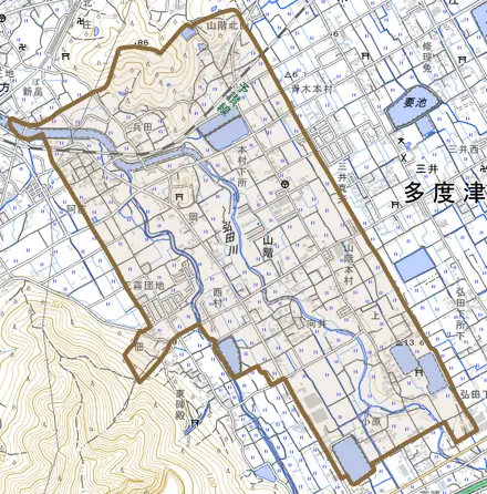 大字山階とその周辺の地図。町の範囲を重ねている