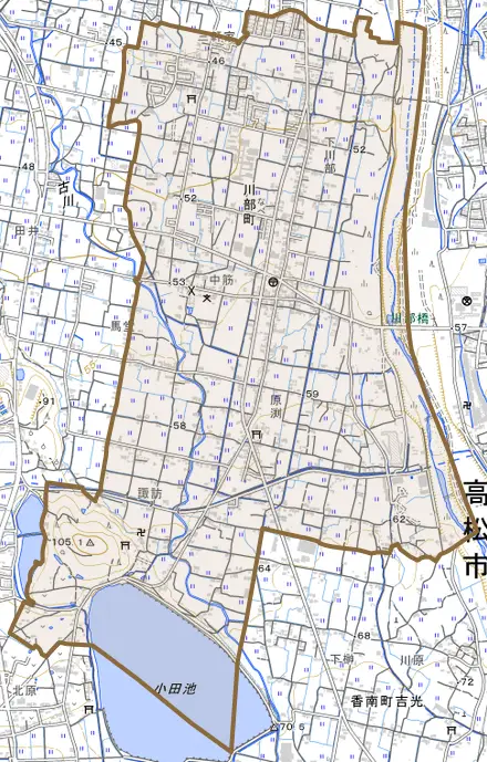 川部町とその周辺の地図。町の範囲を重ねている