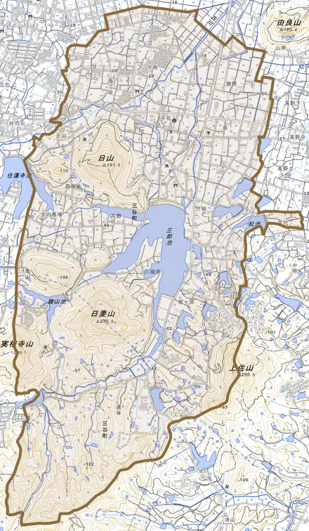 三谷町とその周辺の地図。町の範囲を重ねている