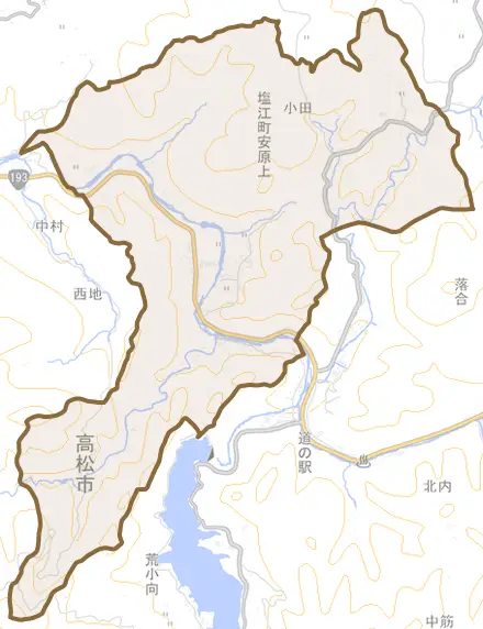 塩江町安原上とその周辺の地図。町の範囲を重ねている