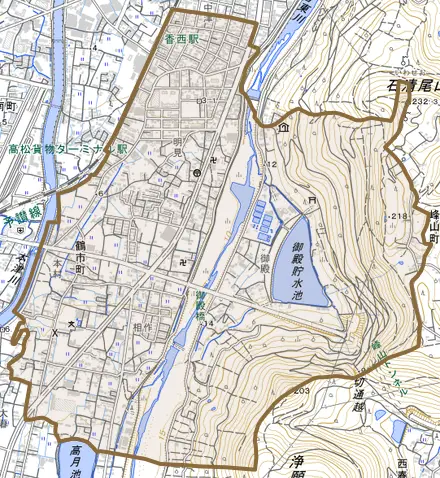 鶴市町とその周辺の地図。町の範囲を重ねている