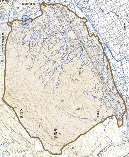 大麻町とその周辺の地図。町の範囲を重ねている