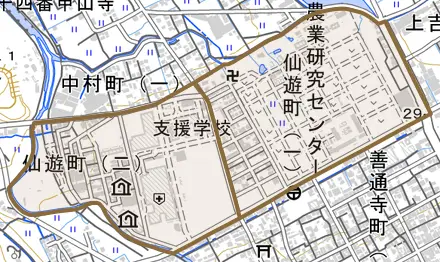 仙遊町とその周辺の地図。町の範囲を重ねている