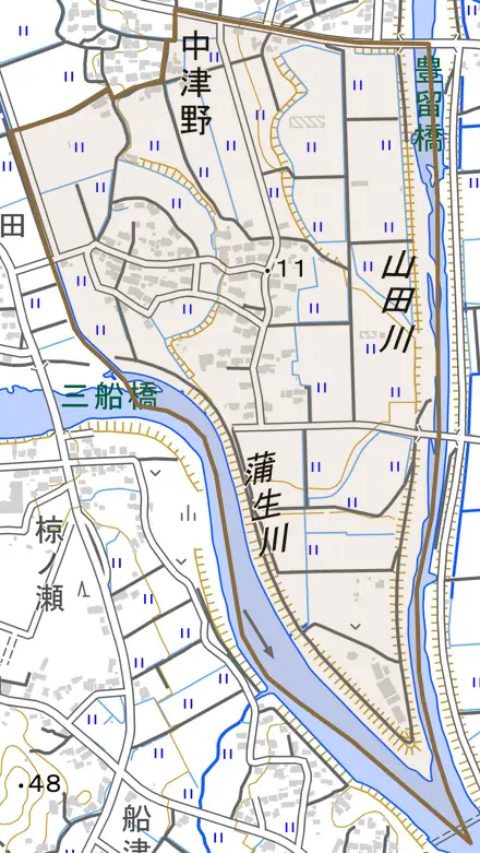 中津野とその周辺の地図。町の範囲を重ねている