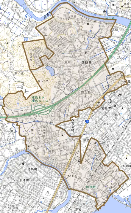 西餅田とその周辺の地図。町の範囲を重ねている