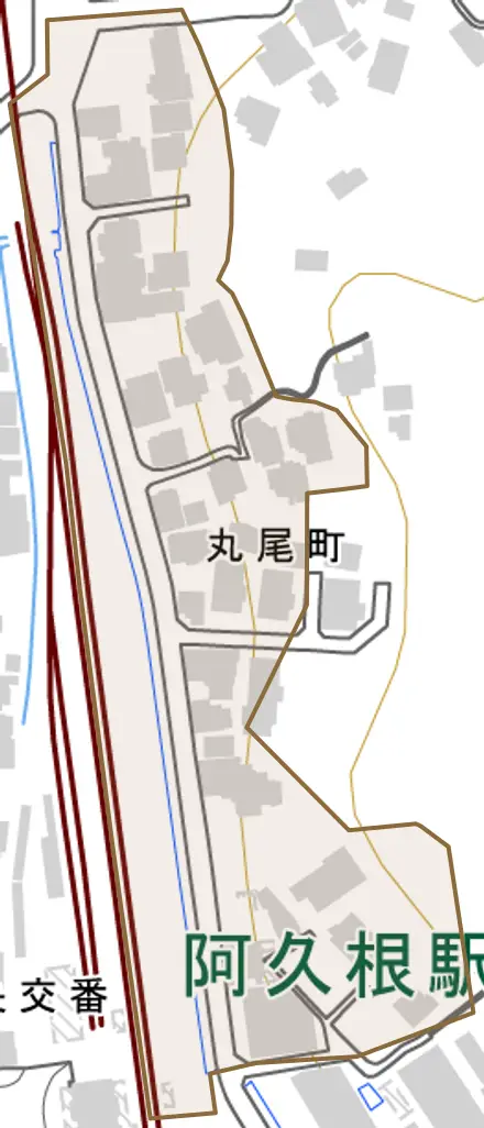 丸尾町とその周辺の地図。町の範囲を重ねている