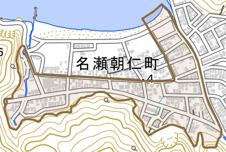 名瀬朝仁町とその周辺の地図。町の範囲を重ねている