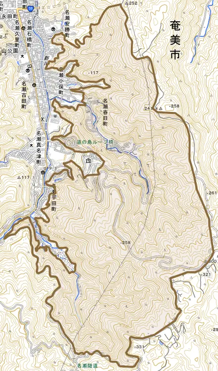 名瀬春日町とその周辺の地図。町の範囲を重ねている