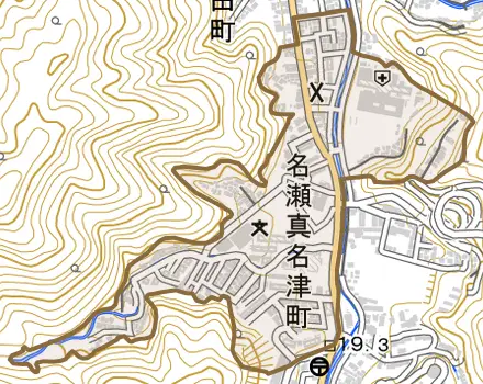 名瀬真名津町とその周辺の地図。町の範囲を重ねている