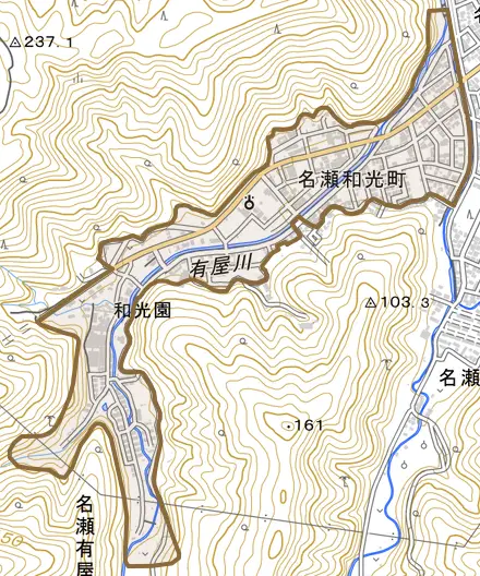 名瀬和光町とその周辺の地図。町の範囲を重ねている