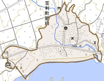笠利町大字節田とその周辺の地図。町の範囲を重ねている