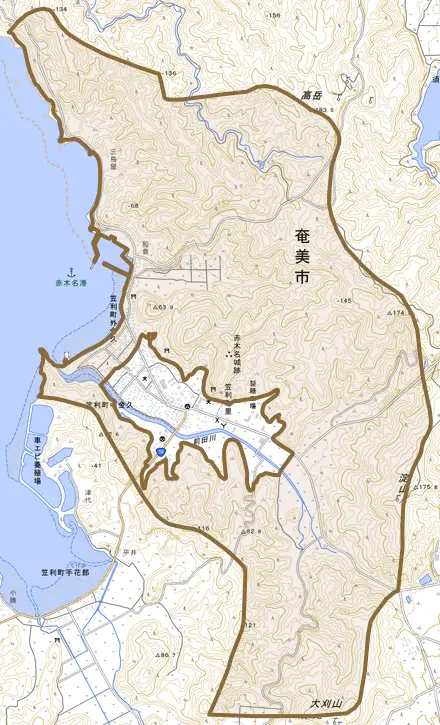 笠利町大字外金久とその周辺の地図。町の範囲を重ねている