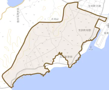笠利町大字平とその周辺の地図。町の範囲を重ねている