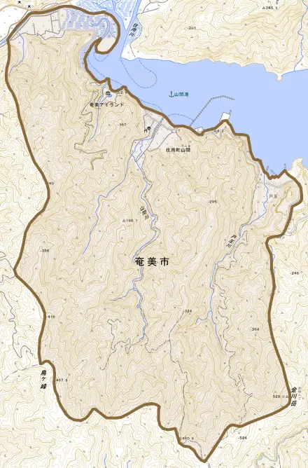 住用町大字山間とその周辺の地図。町の範囲を重ねている