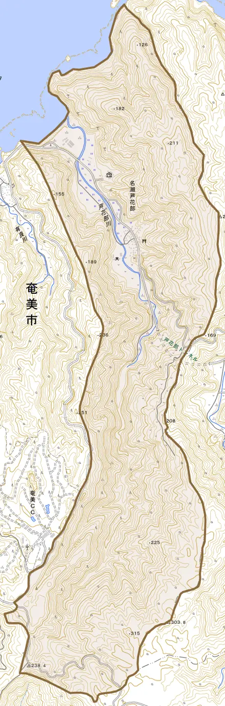名瀬大字芦花部とその周辺の地図。町の範囲を重ねている