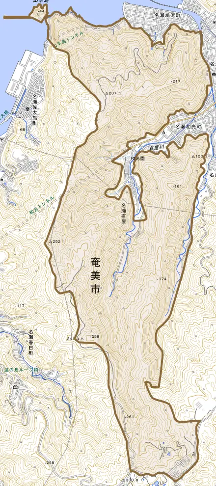 名瀬大字有屋とその周辺の地図。町の範囲を重ねている