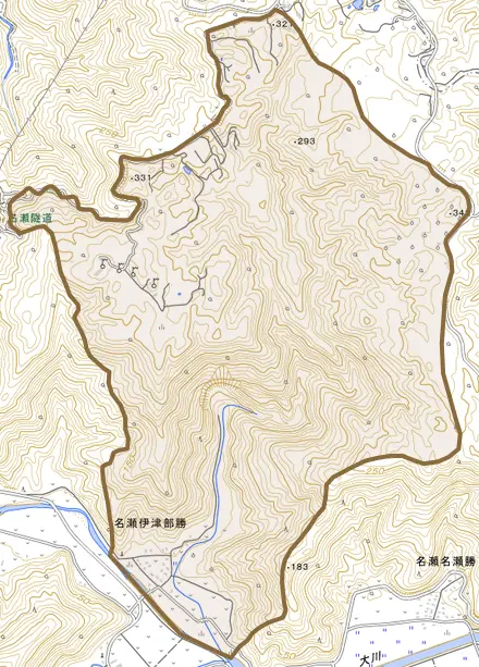 名瀬大字伊津部勝とその周辺の地図。町の範囲を重ねている