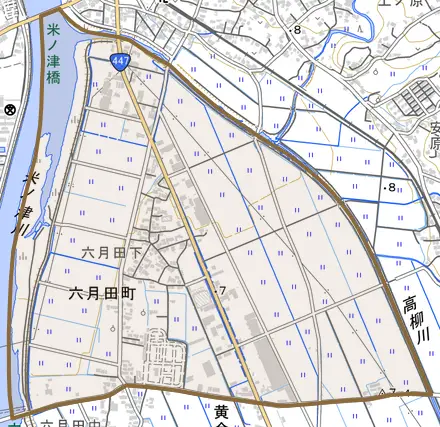 六月田町とその周辺の地図。町の範囲を重ねている