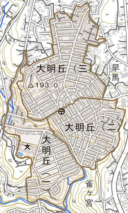 大明丘とその周辺の地図。町の範囲を重ねている