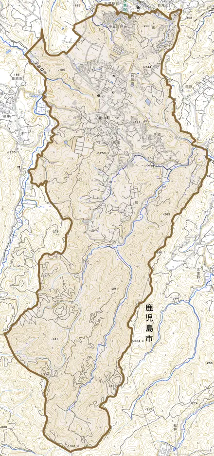 春山町とその周辺の地図。町の範囲を重ねている