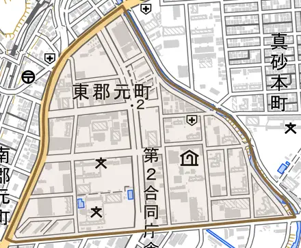 東郡元町とその周辺の地図。町の範囲を重ねている