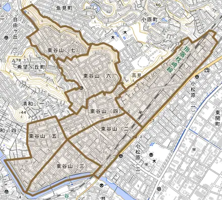 東谷山とその周辺の地図。町の範囲を重ねている