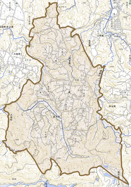 直木町とその周辺の地図。町の範囲を重ねている