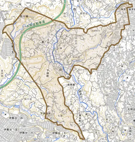 下田町とその周辺の地図。町の範囲を重ねている