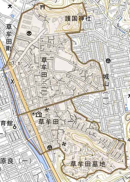 草牟田とその周辺の地図。町の範囲を重ねている