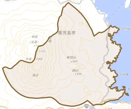 黒神町とその周辺の地図。町の範囲を重ねている