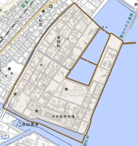 東開町とその周辺の地図。町の範囲を重ねている