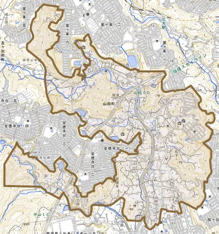 山田町とその周辺の地図。町の範囲を重ねている
