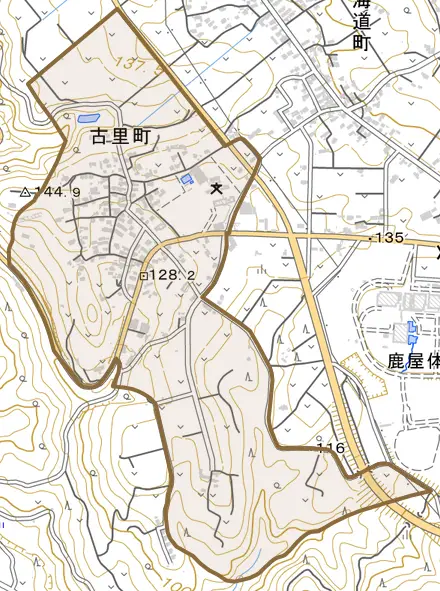 古里町とその周辺の地図。町の範囲を重ねている