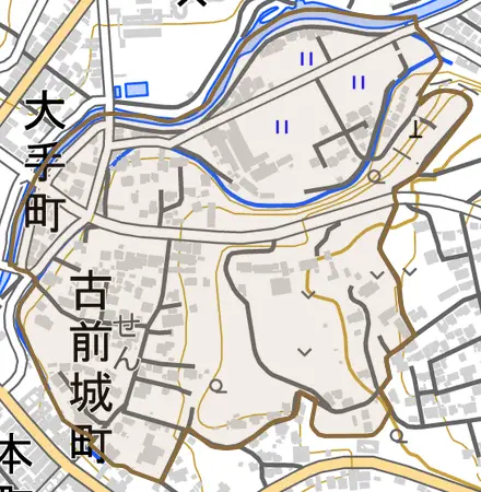古前城町とその周辺の地図。町の範囲を重ねている
